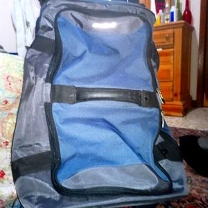 Eddie Bauer luggage roll around